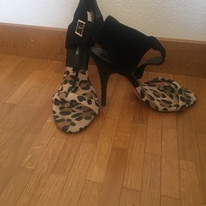 Brand: Kensie Animal print sandal, 6.5